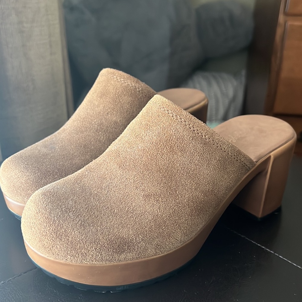 Crown Vintage clogs